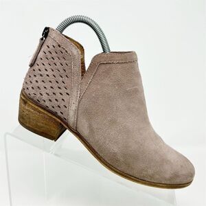 Susina Light Pink Purple Perforated Suede Bootie Size 6M Casual Fall Back Zipper